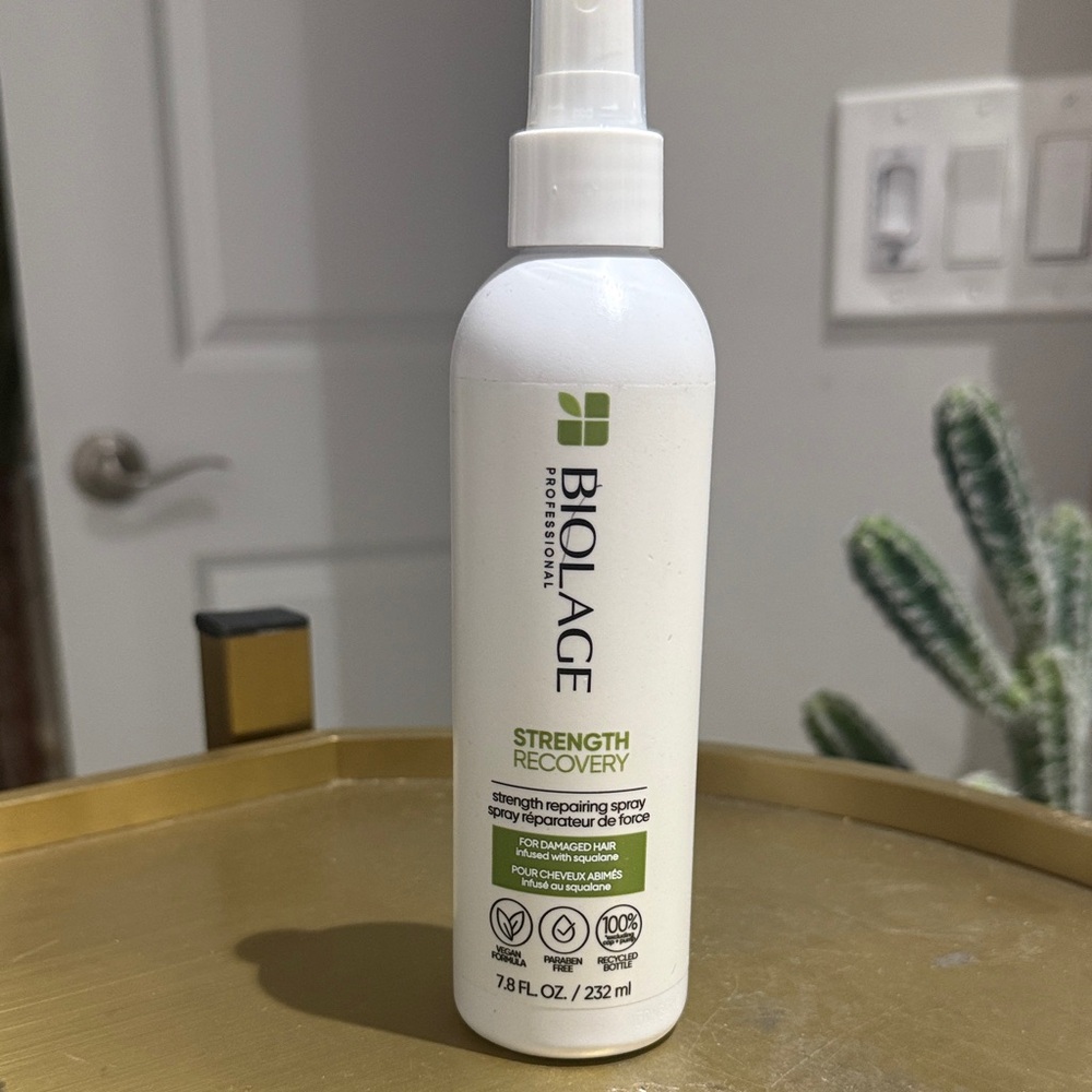 Biolage Strength Recovery Hair Spray - White